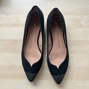 [NEW] Report Branded Black w/ Gem Tip Flats